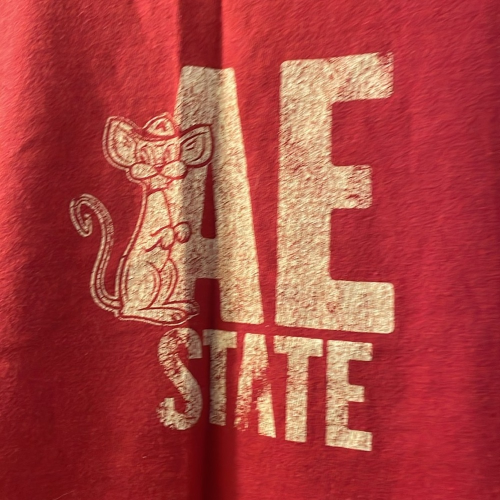 AE red tee - Picture 2 of 2